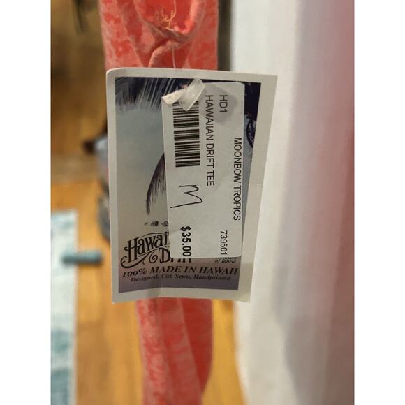 NWT Hawaiian Drift Hibiscus T-Shirt Women's size M - Picture 4 of 4